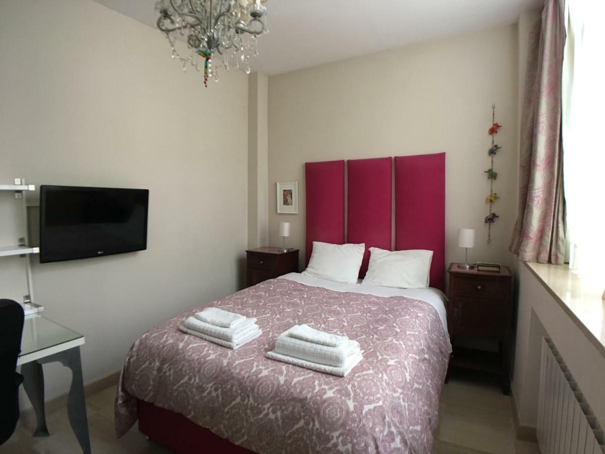 Guest House Europa 12 Sevilla Buitenkant foto